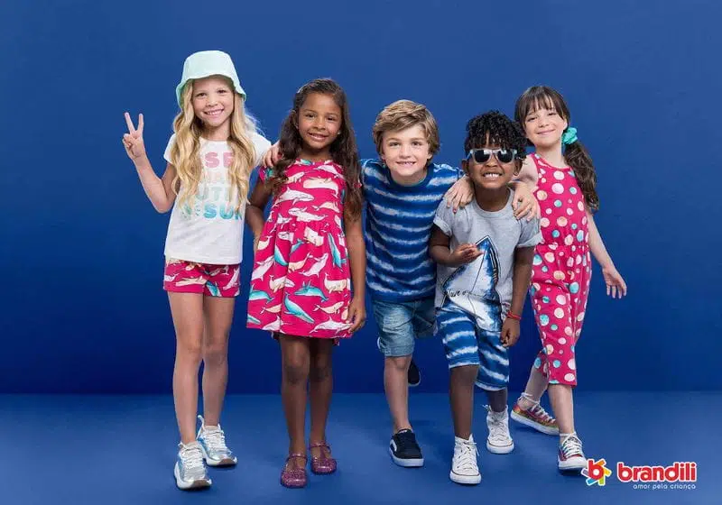 grupo de crianças na moda infantil
