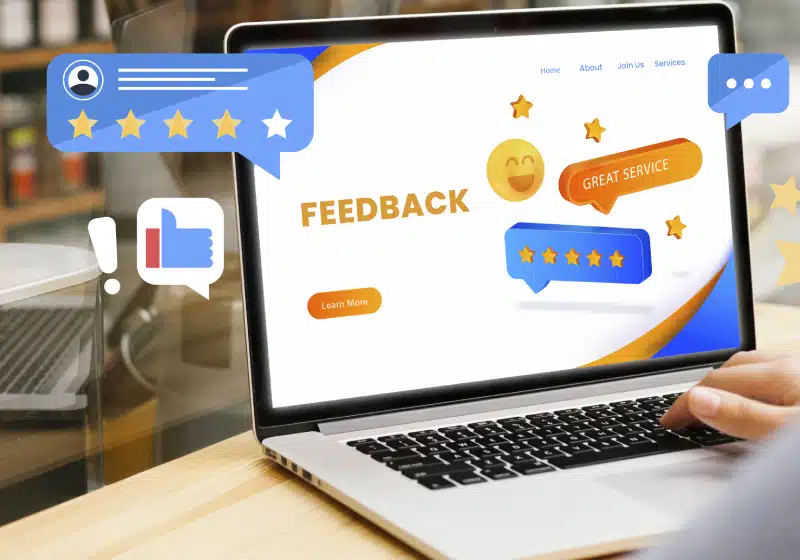 vista de frente de notebook com vetores criativos de feedback e experiencia do cliente 