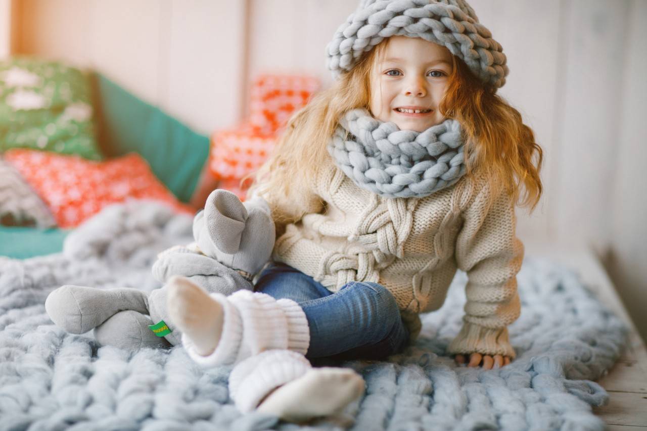 menina com look de inverno