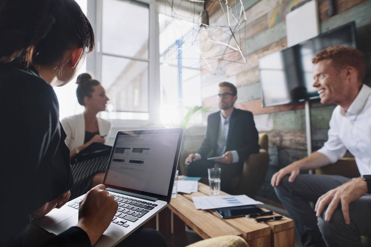 reunião para definir investimentos no Instagram