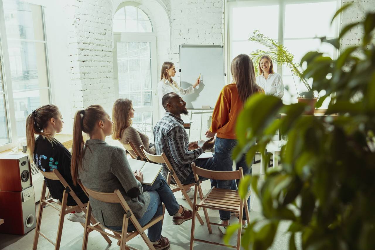 Treinamentos e workshops para os funcionários